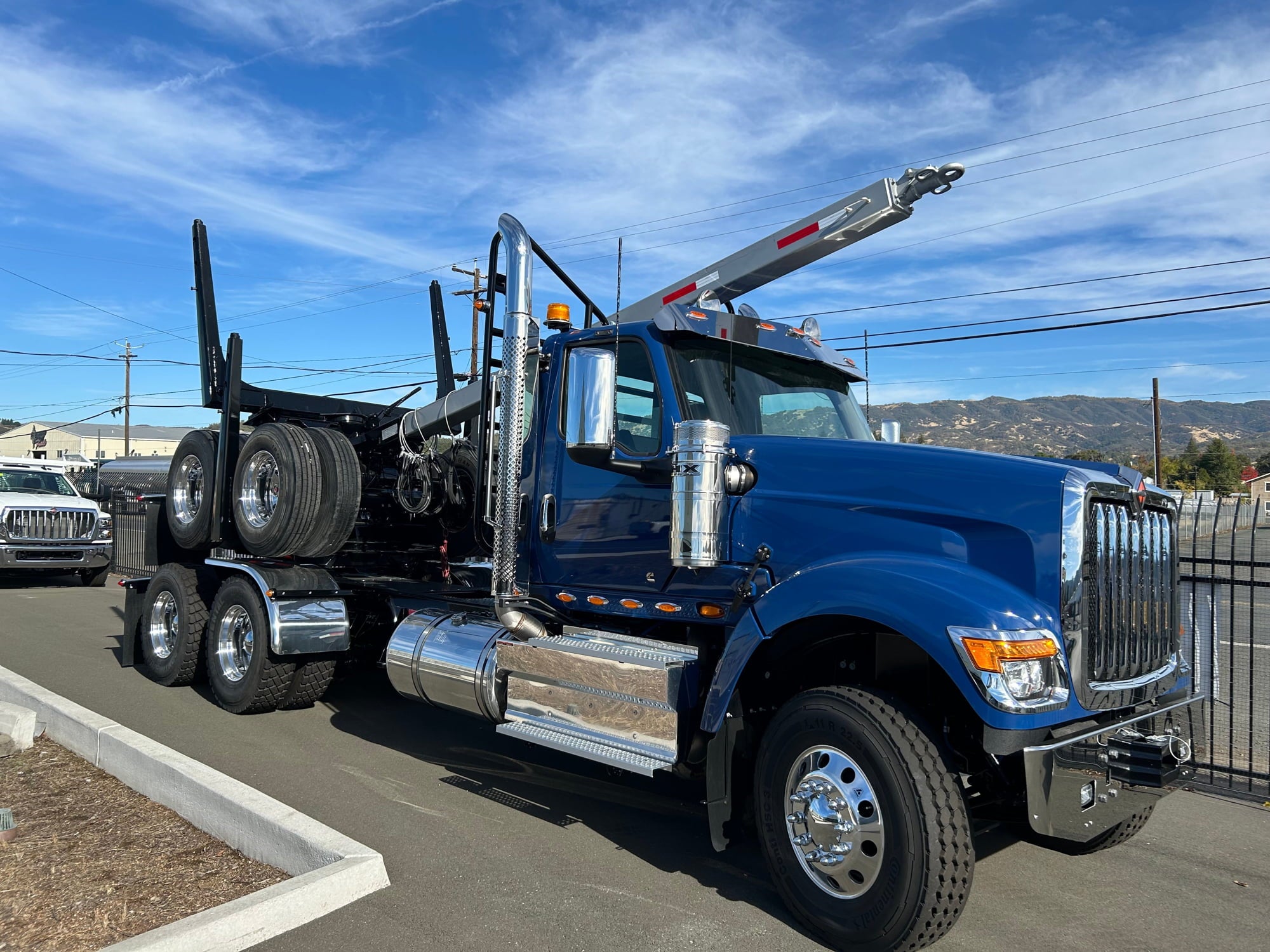 NEW 2025 INTERNATIONAL HX520 LOG TRUCK SN283839