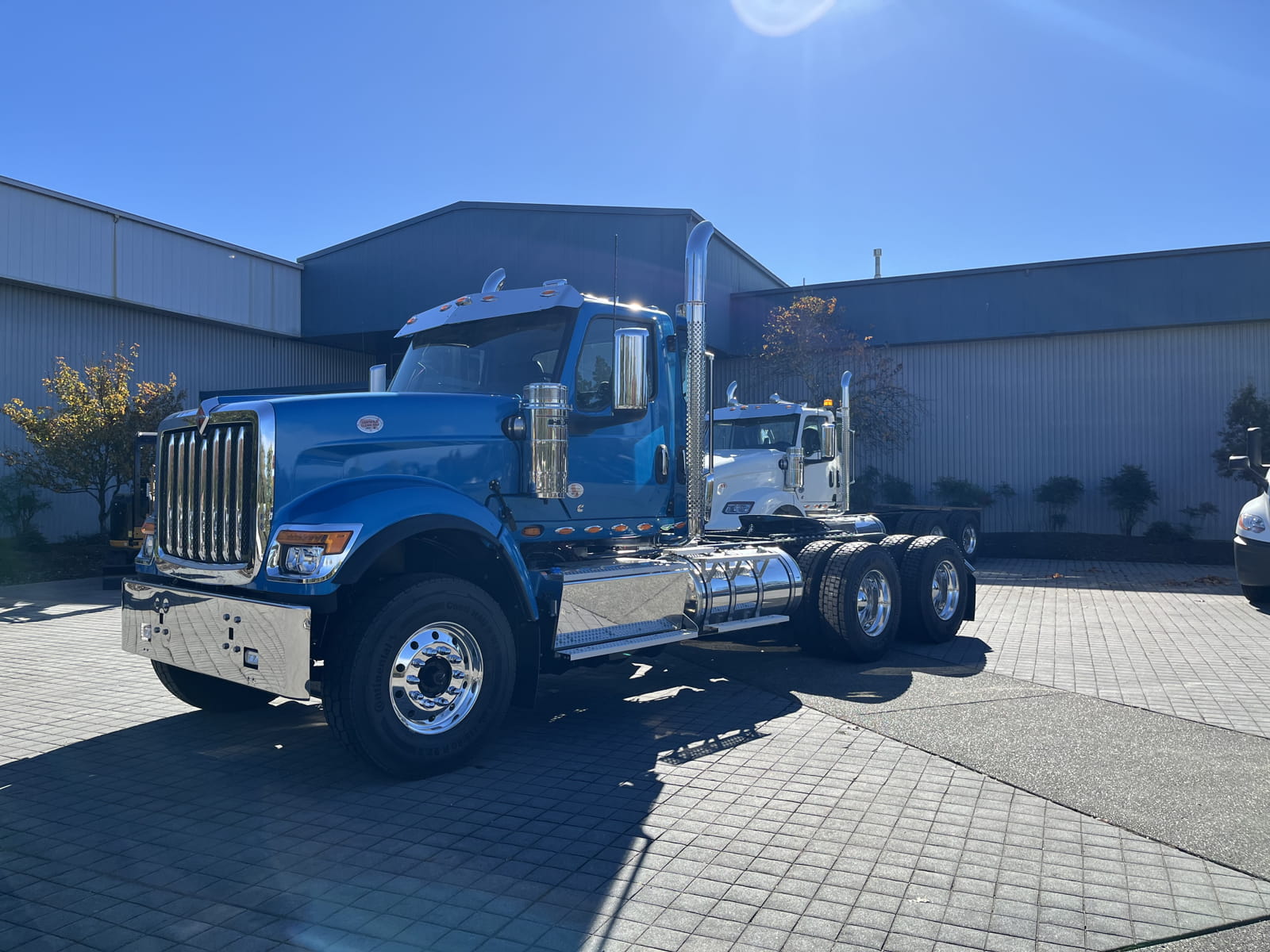 HX520 HEAVY HAUL TRACTOR