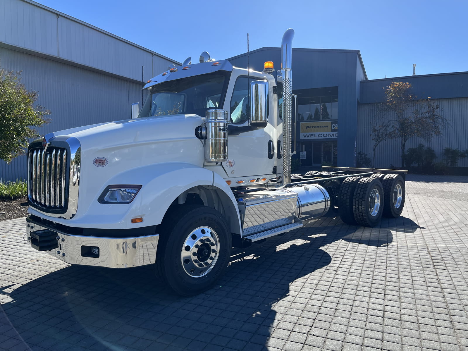 HX620 LOG TRUCK CAB AND CHASSIS