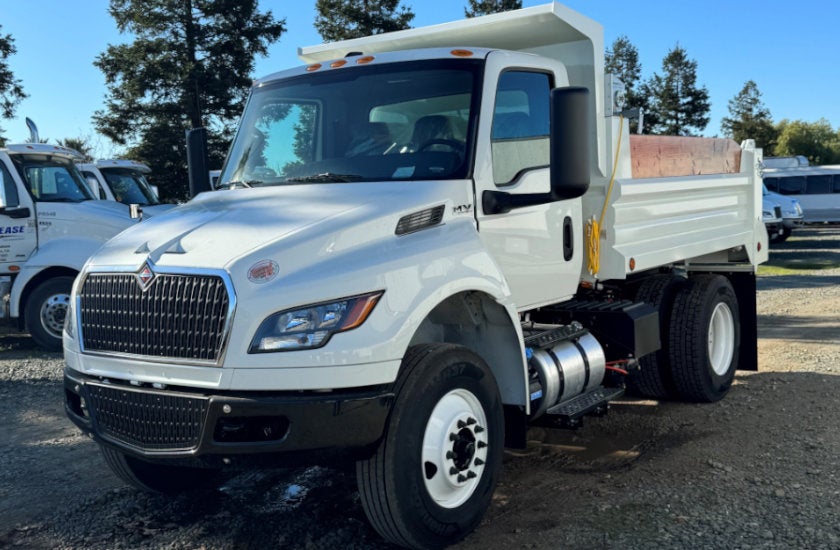 INTERNATIONAL 33k GVW 5 YARD DUMP TRUCK