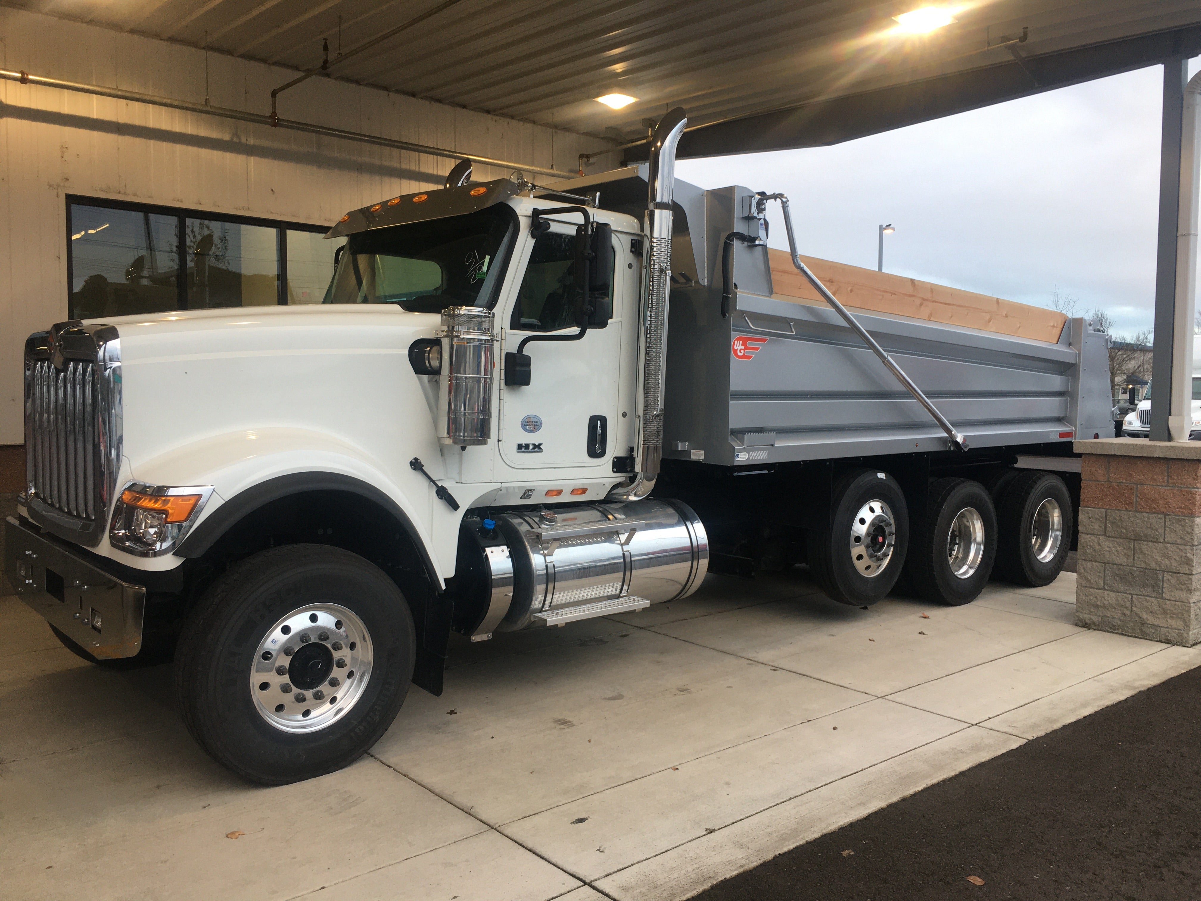 2020 Hx520 California Super 10 Dump Peterson Trucks