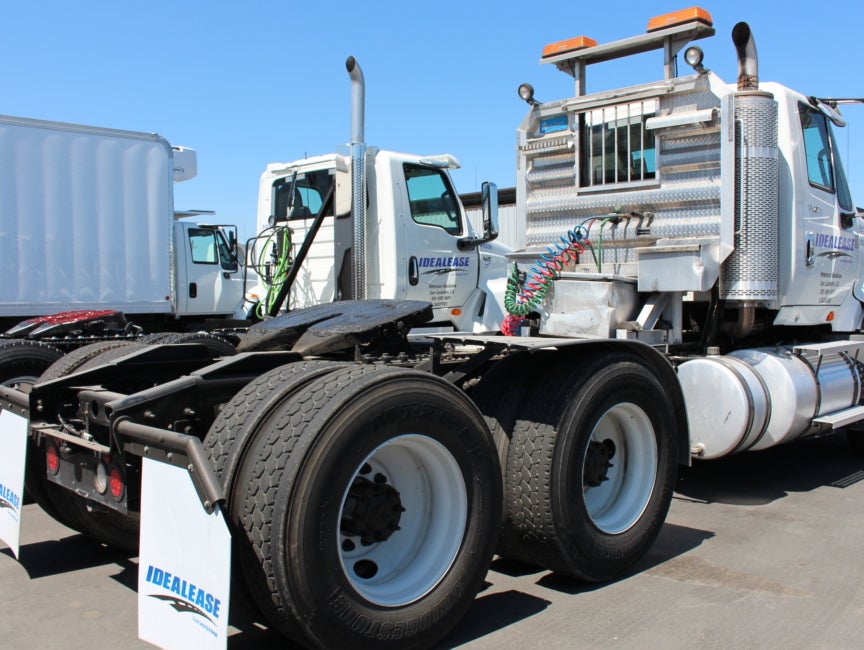 Tandem-Axle Tractor | Peterson Trucks